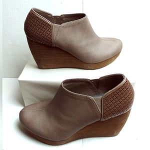 Dr. Scholl's Harlow 9.5M Taupe Wedge Ankle Bootie Shootie Shoes Reduce Fatigue